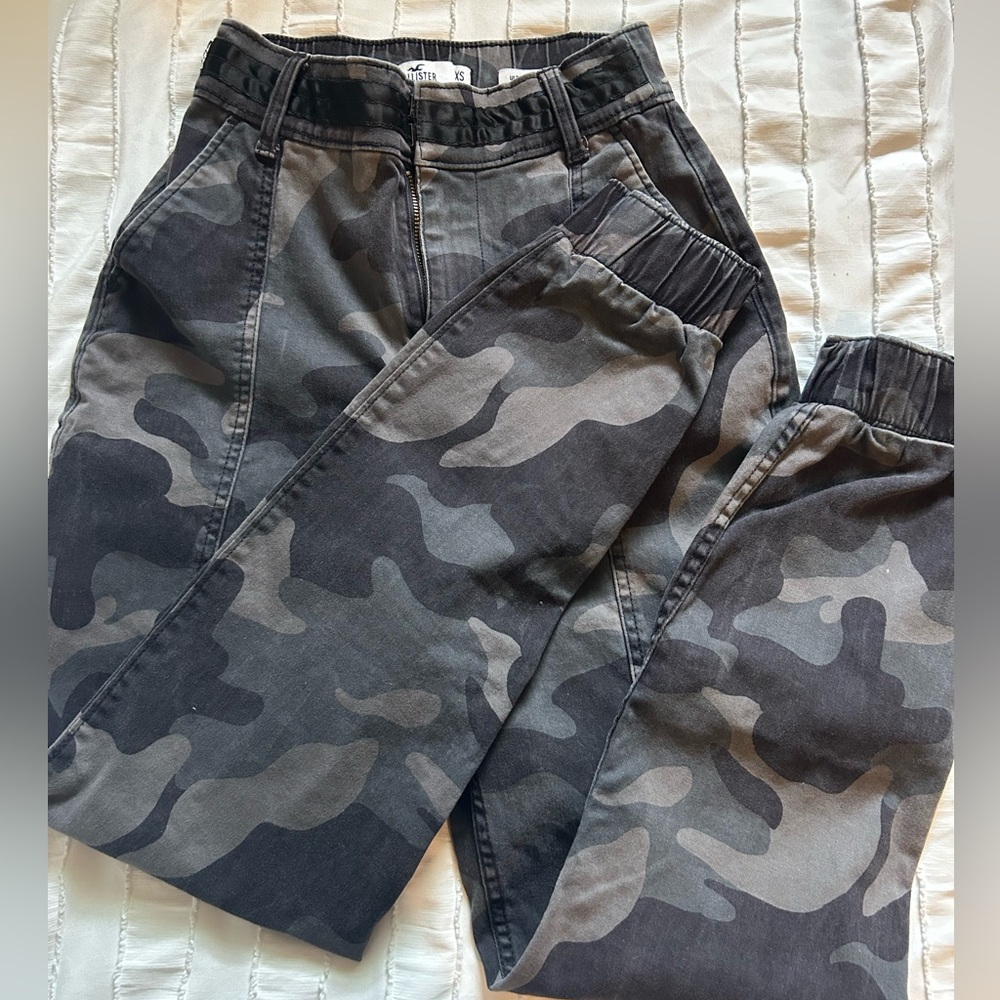 Hollister camo ultra high rise pants size XS